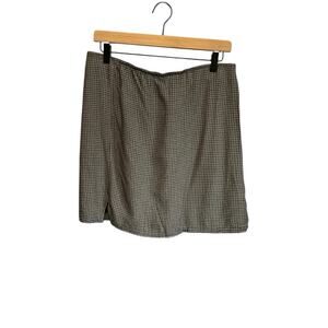 American Eagle Black and White Plaid Skirt with Slit Size Large